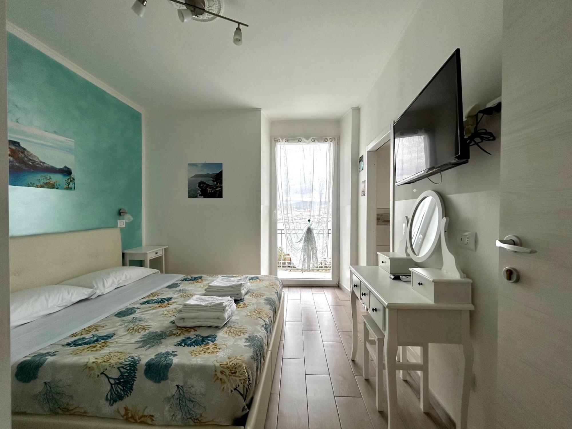 Fezzano / Portovenere Stilish Double Rooms With Sea View, Balcony Or Small Courtyard Fezzano (Liguria) Exterior foto