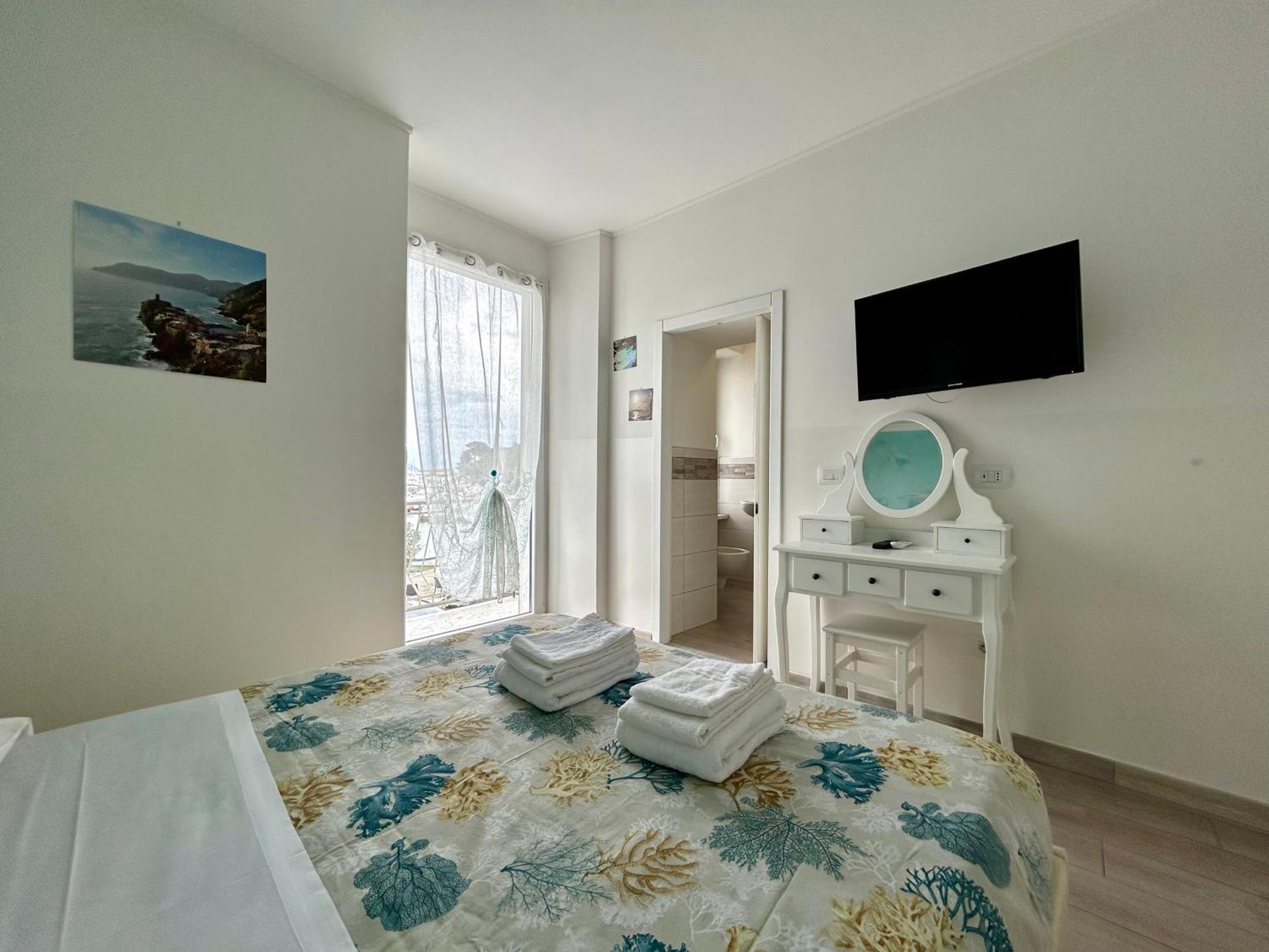 Fezzano / Portovenere Stilish Double Rooms With Sea View, Balcony Or Small Courtyard Fezzano (Liguria) Exterior foto
