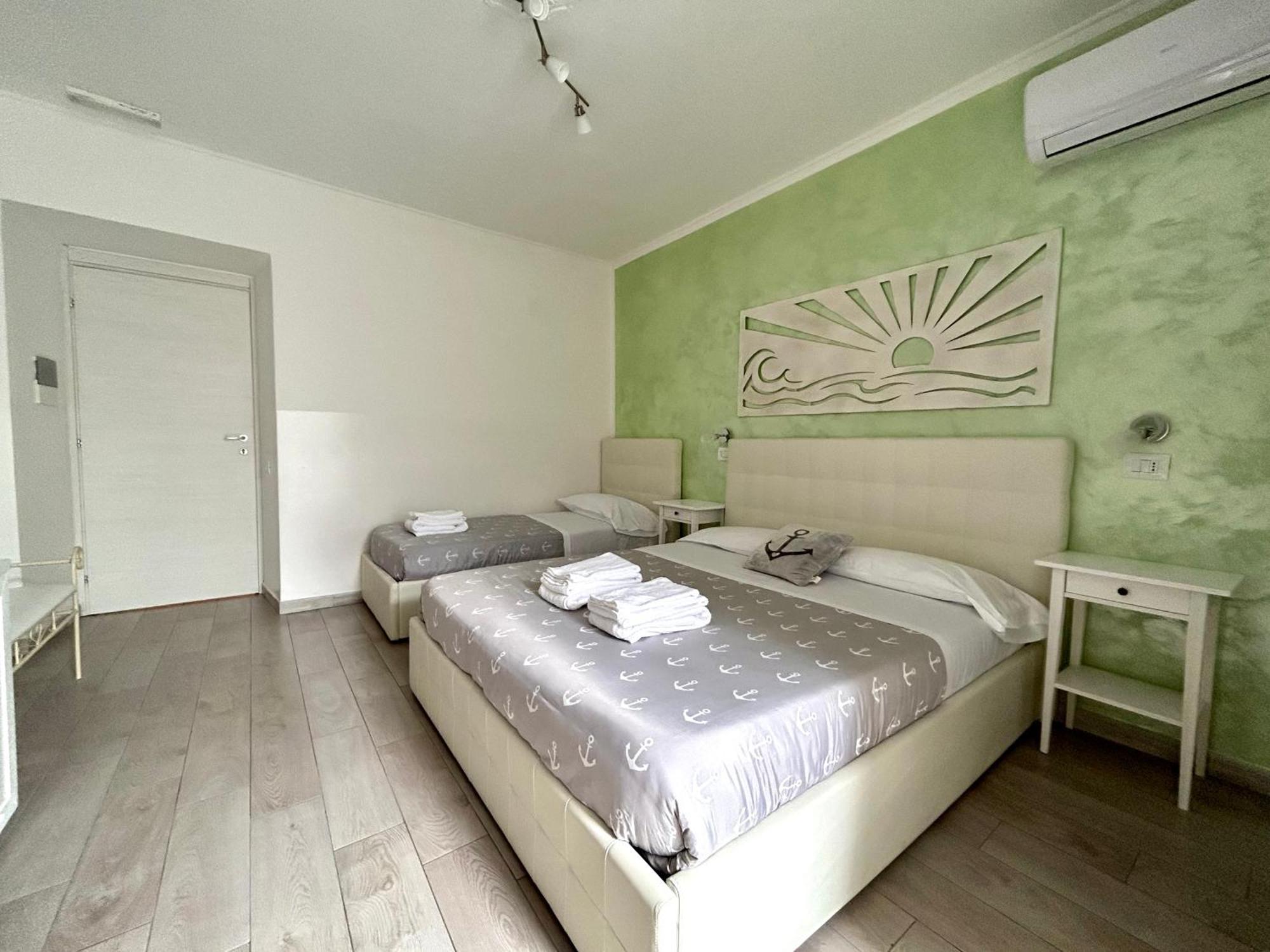 Fezzano / Portovenere Stilish Double Rooms With Sea View, Balcony Or Small Courtyard Fezzano (Liguria) Exterior foto